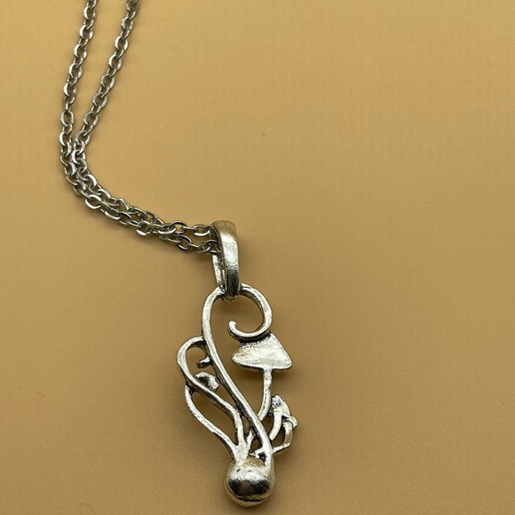 Antique Silver Mushroom Stone Necklace - Picture 5 of 6